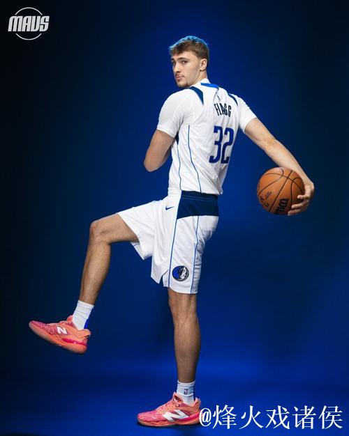 独行侠首发：内姆布哈德、马绍尔、弗拉格、华盛顿、戴维斯